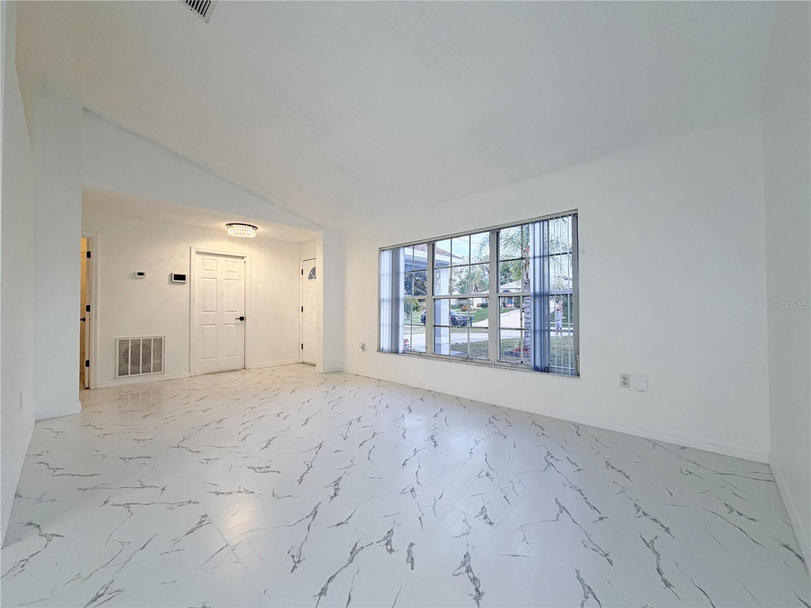 Image 7 of 48 For 1820 Hallcrest Drive