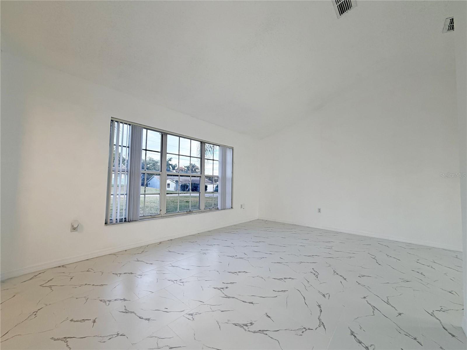 Image 9 of 48 For 1820 Hallcrest Drive