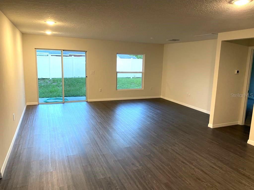 Image 4 of 10 For 945 Luna Terrace