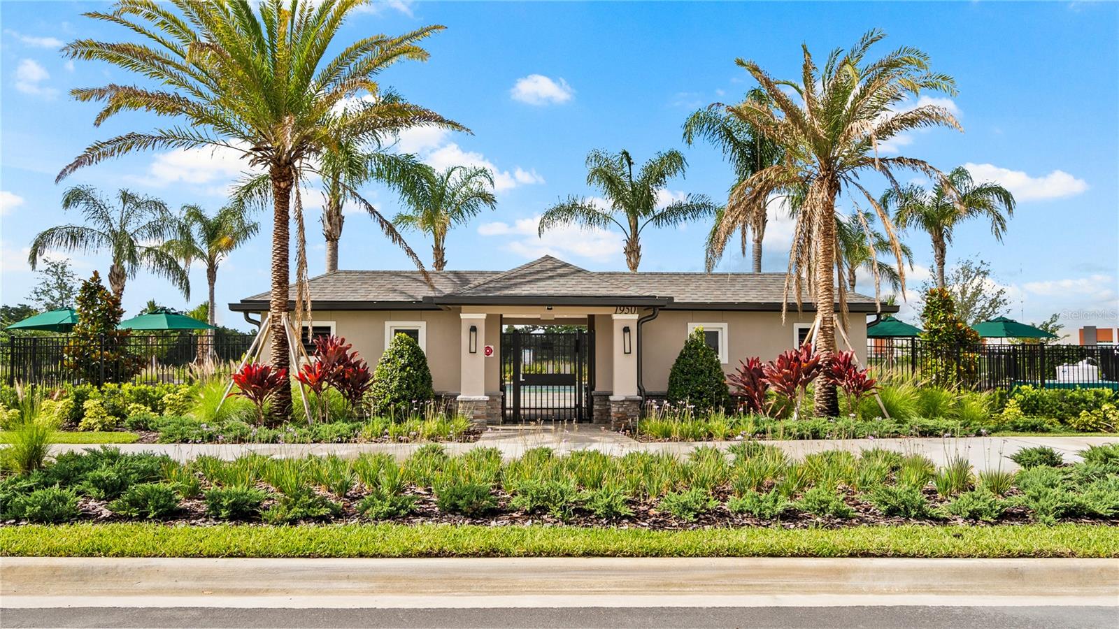 Image 15 of 19 For 2560 Rider Rain Lane