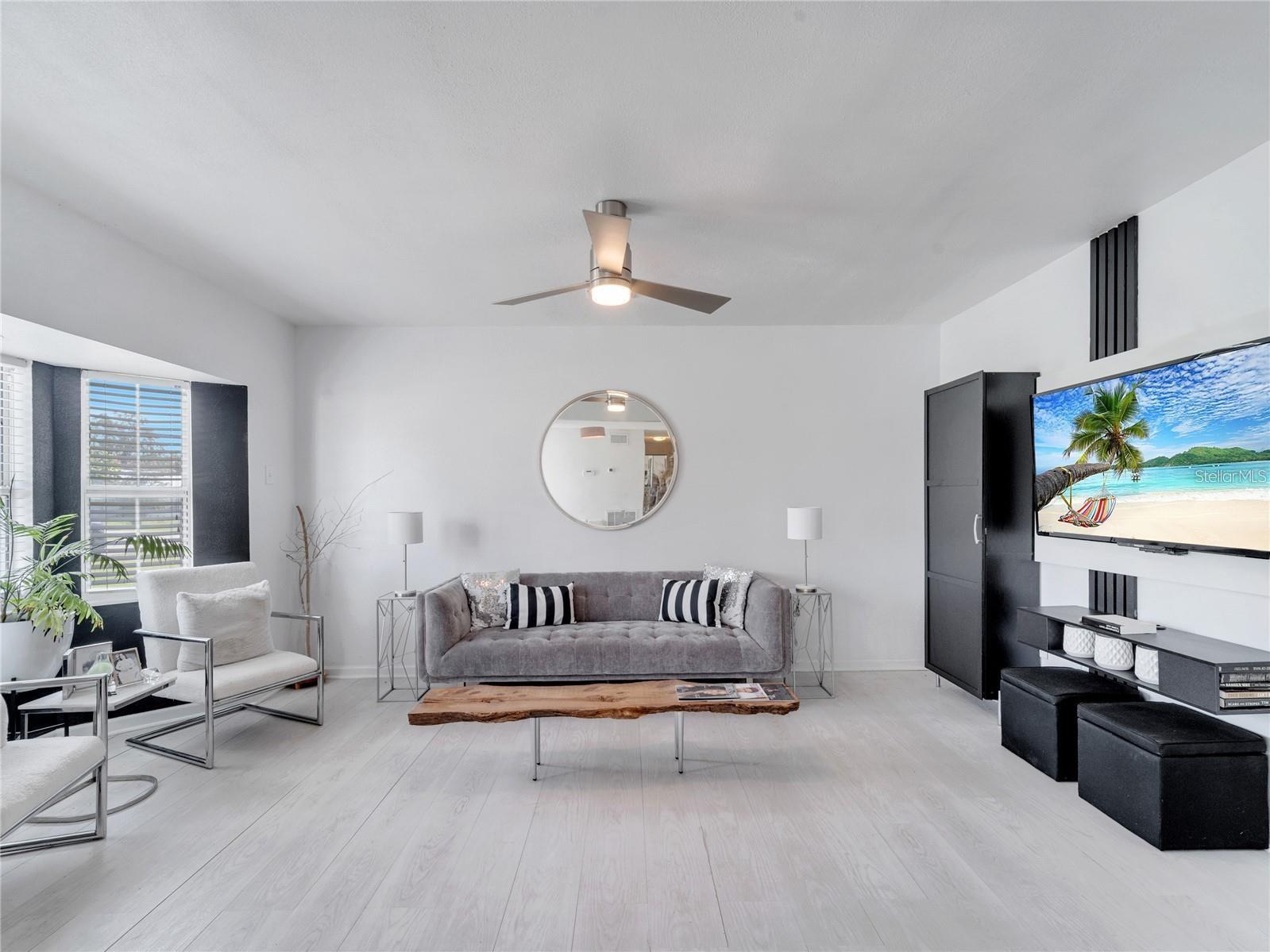 Image 11 of 59 For 4754 Lake Shore Drive