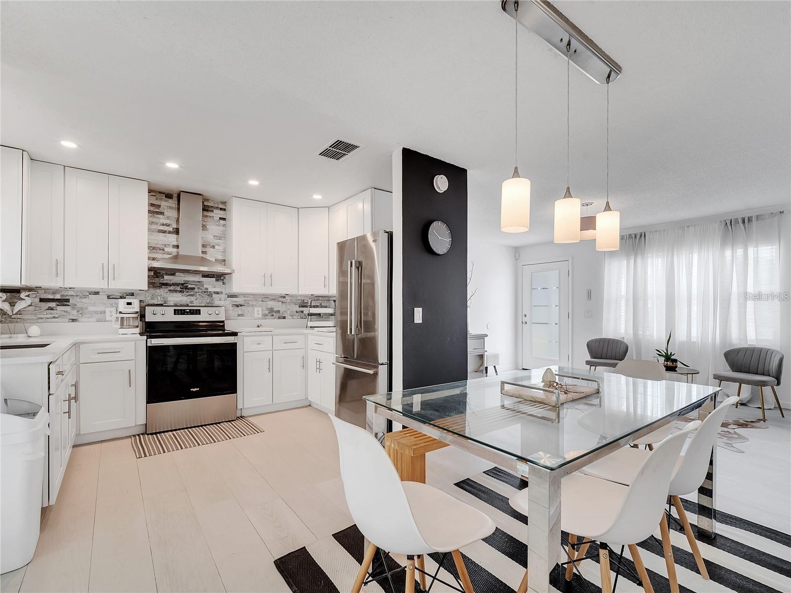 Image 19 of 59 For 4754 Lake Shore Drive