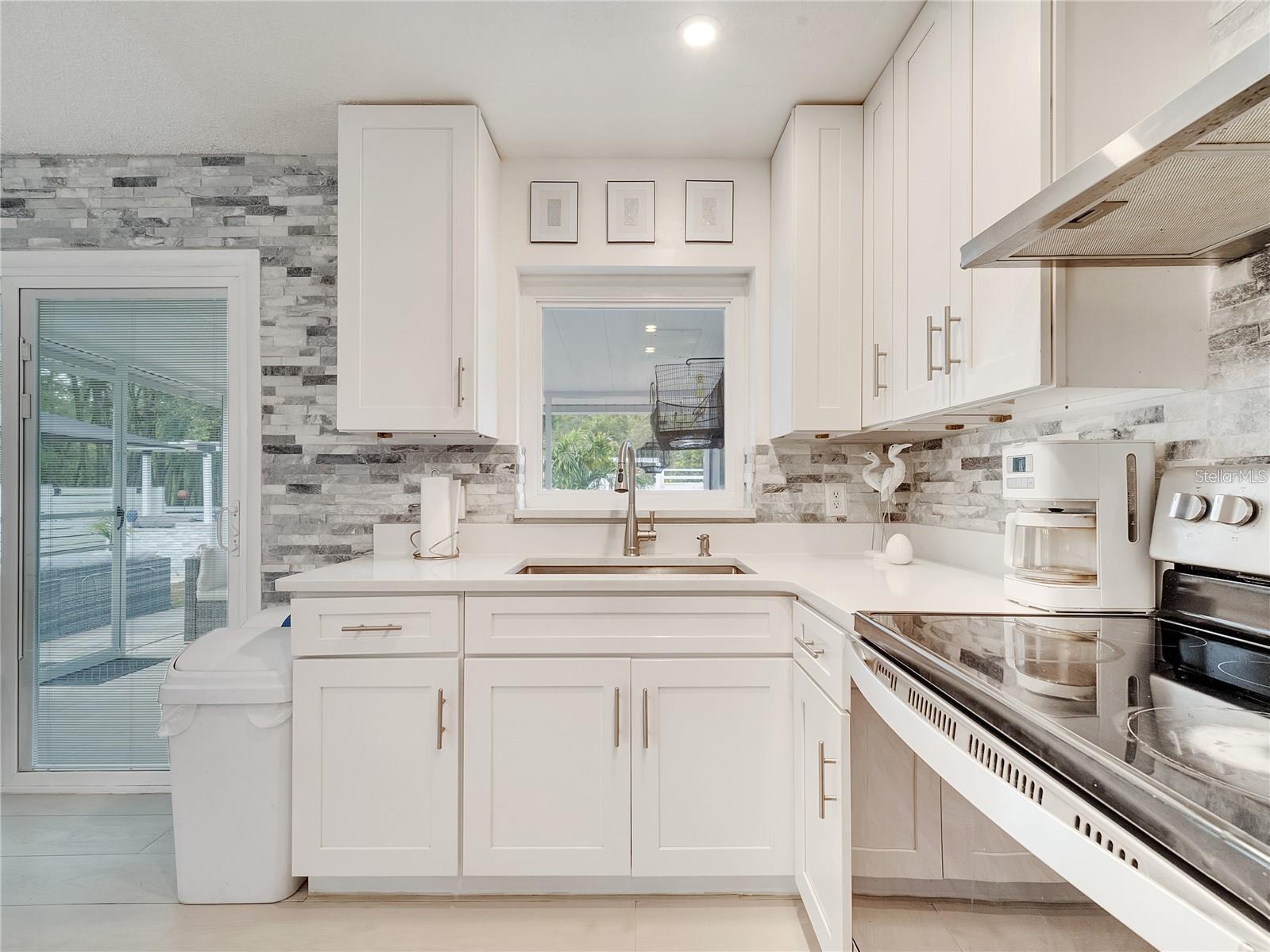 Image 21 of 59 For 4754 Lake Shore Drive