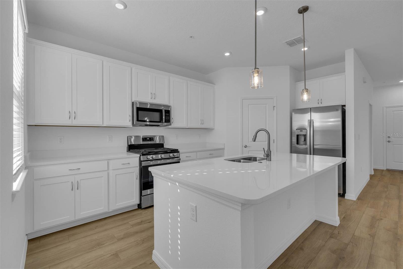 Image 10 of 60 For 527 Orient Avenue