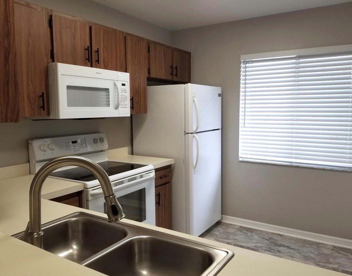 Image 6 of 25 For 19 Columbia Avenue