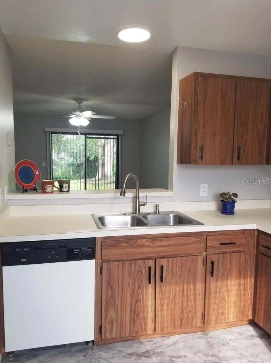 Image 7 of 25 For 19 Columbia Avenue