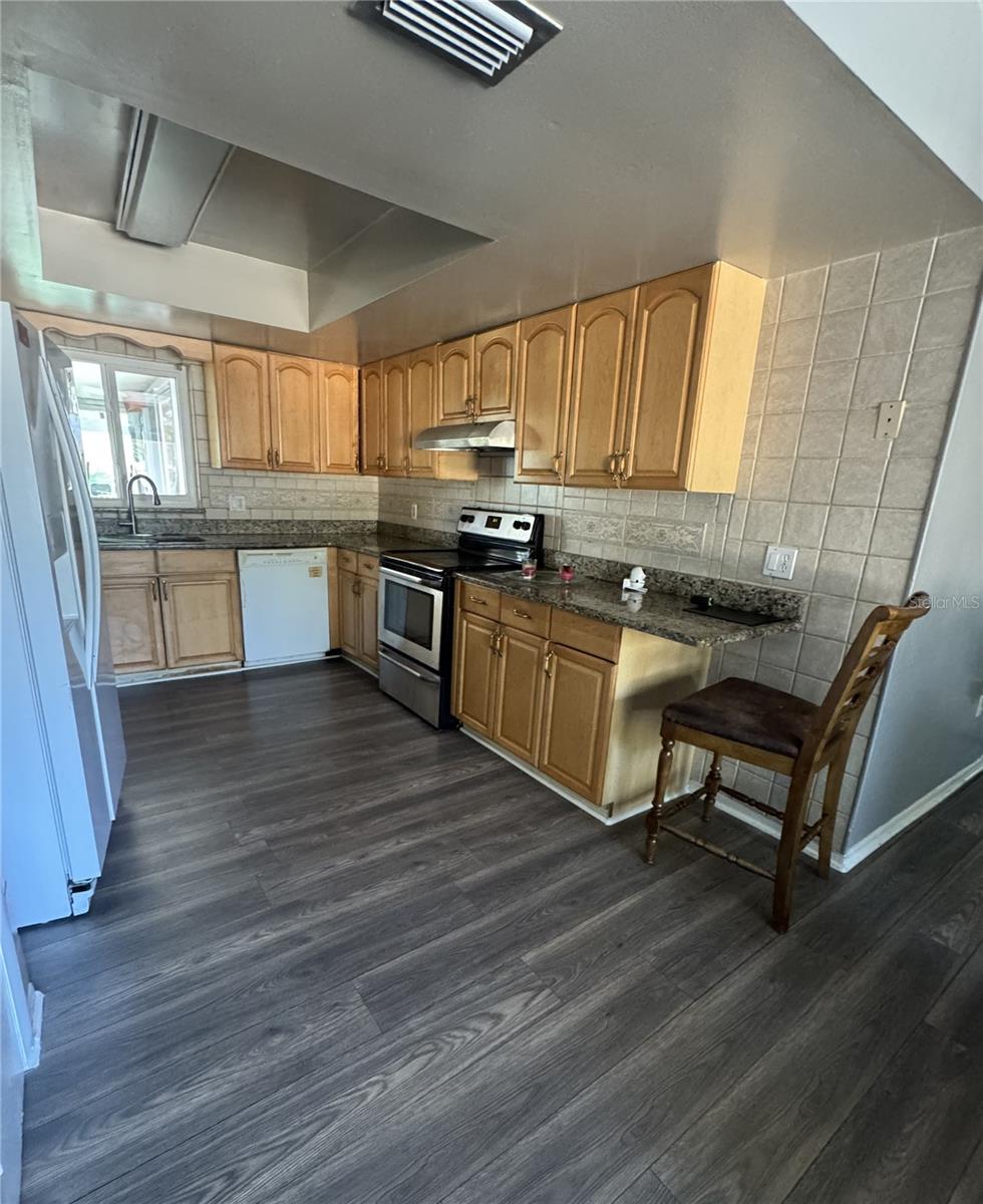 Image 5 of 8 For 1702 Hickorywood Lane