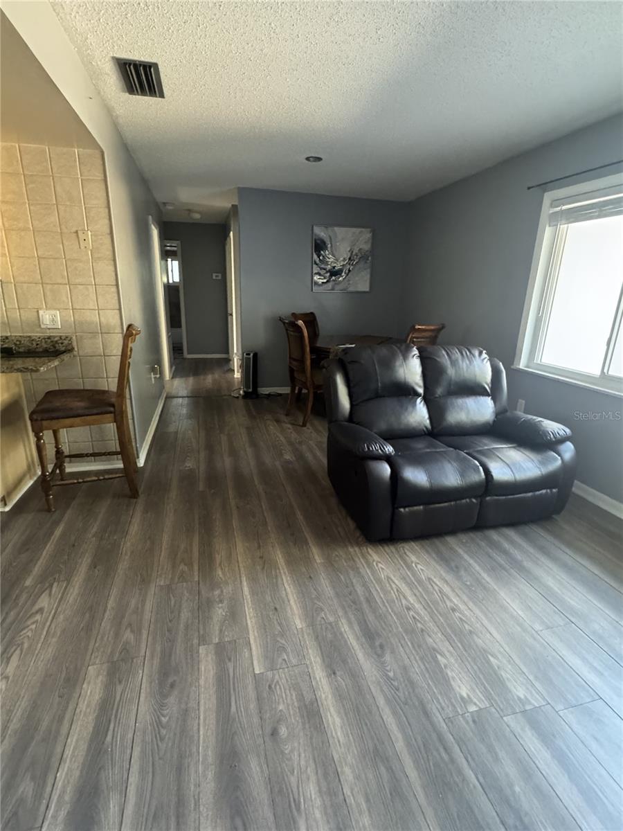 Image 6 of 8 For 1702 Hickorywood Lane