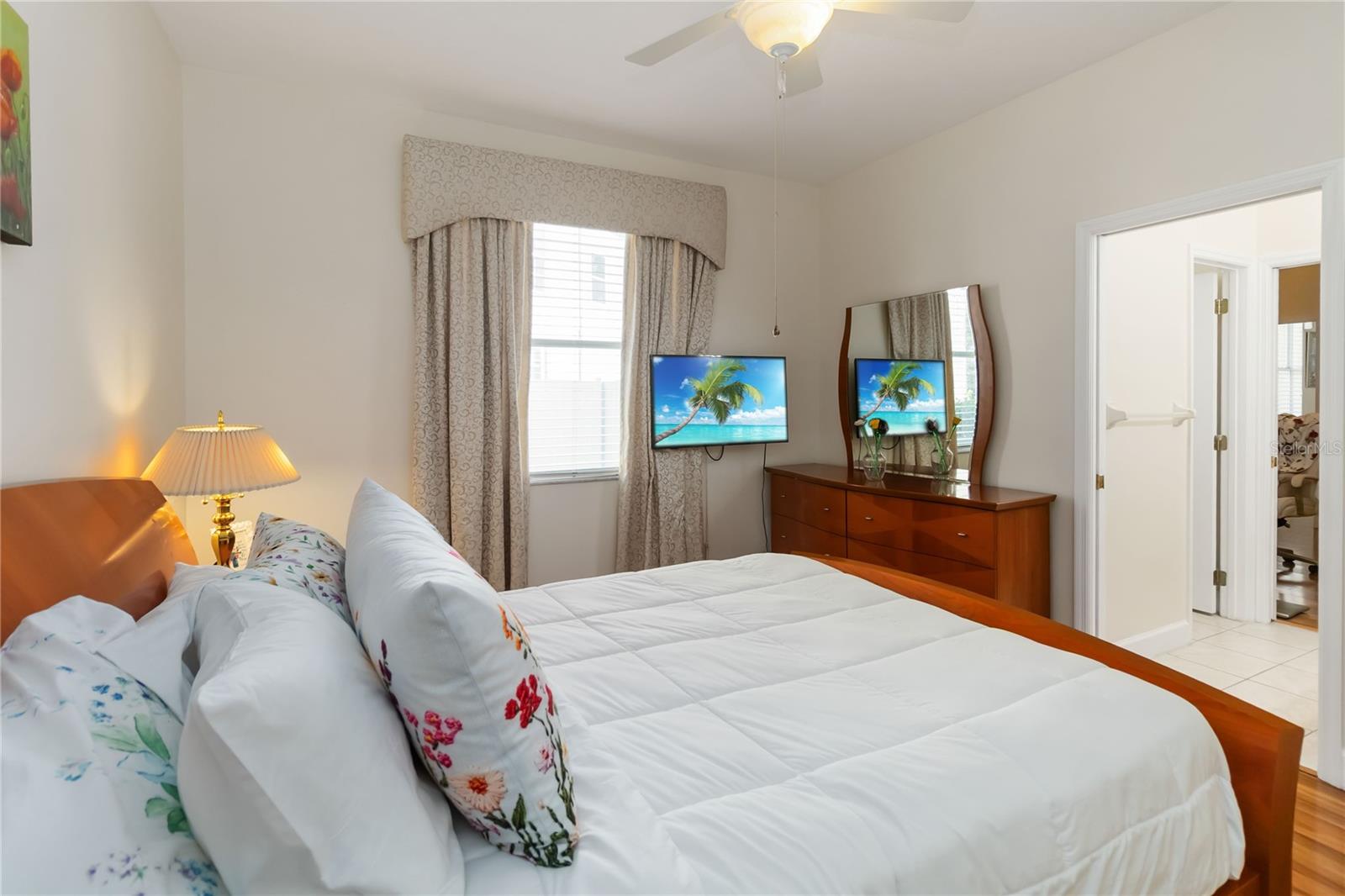 Image 21 of 43 For 9138 Shadowbrook Trail