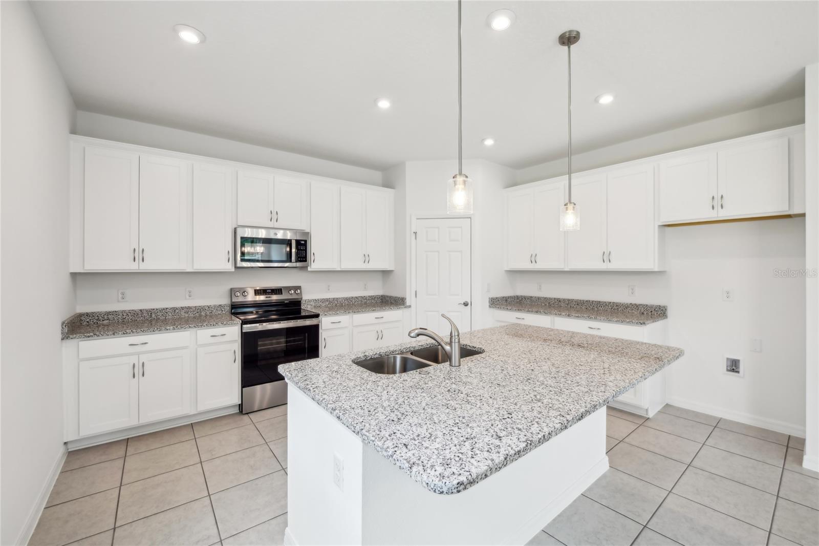 Image 4 of 39 For 12910 Trovita Drive