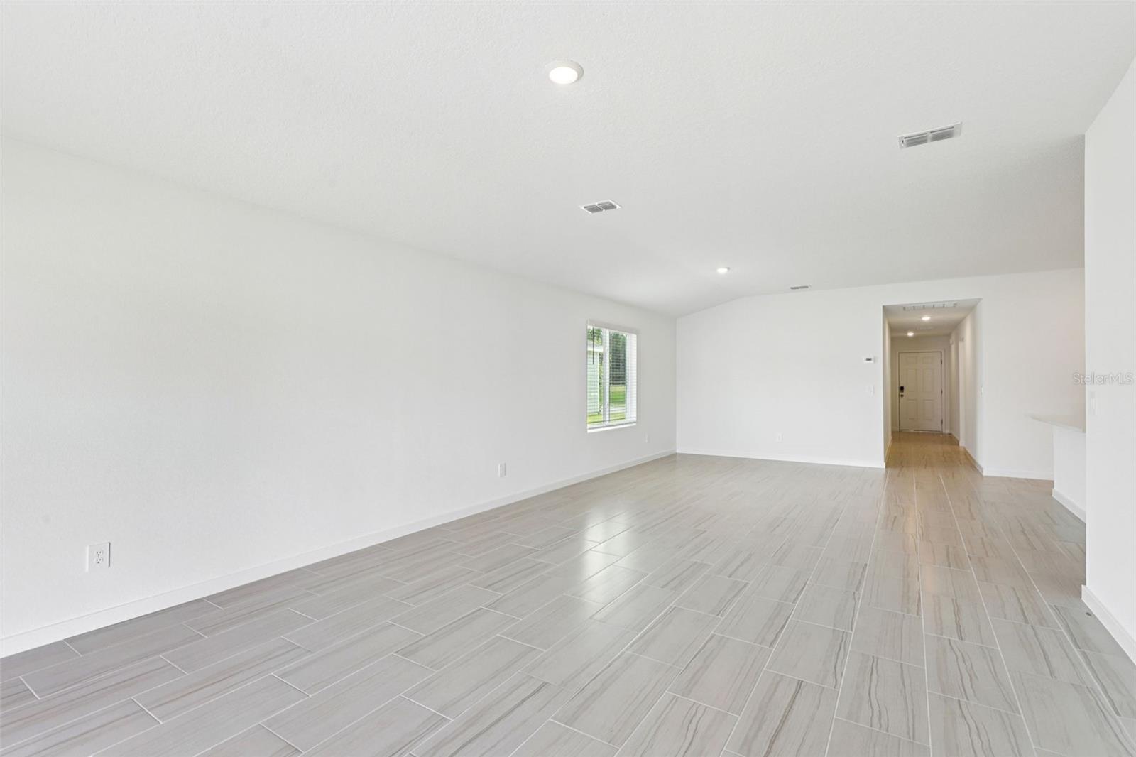 Image 16 of 31 For 14 Dilly Court