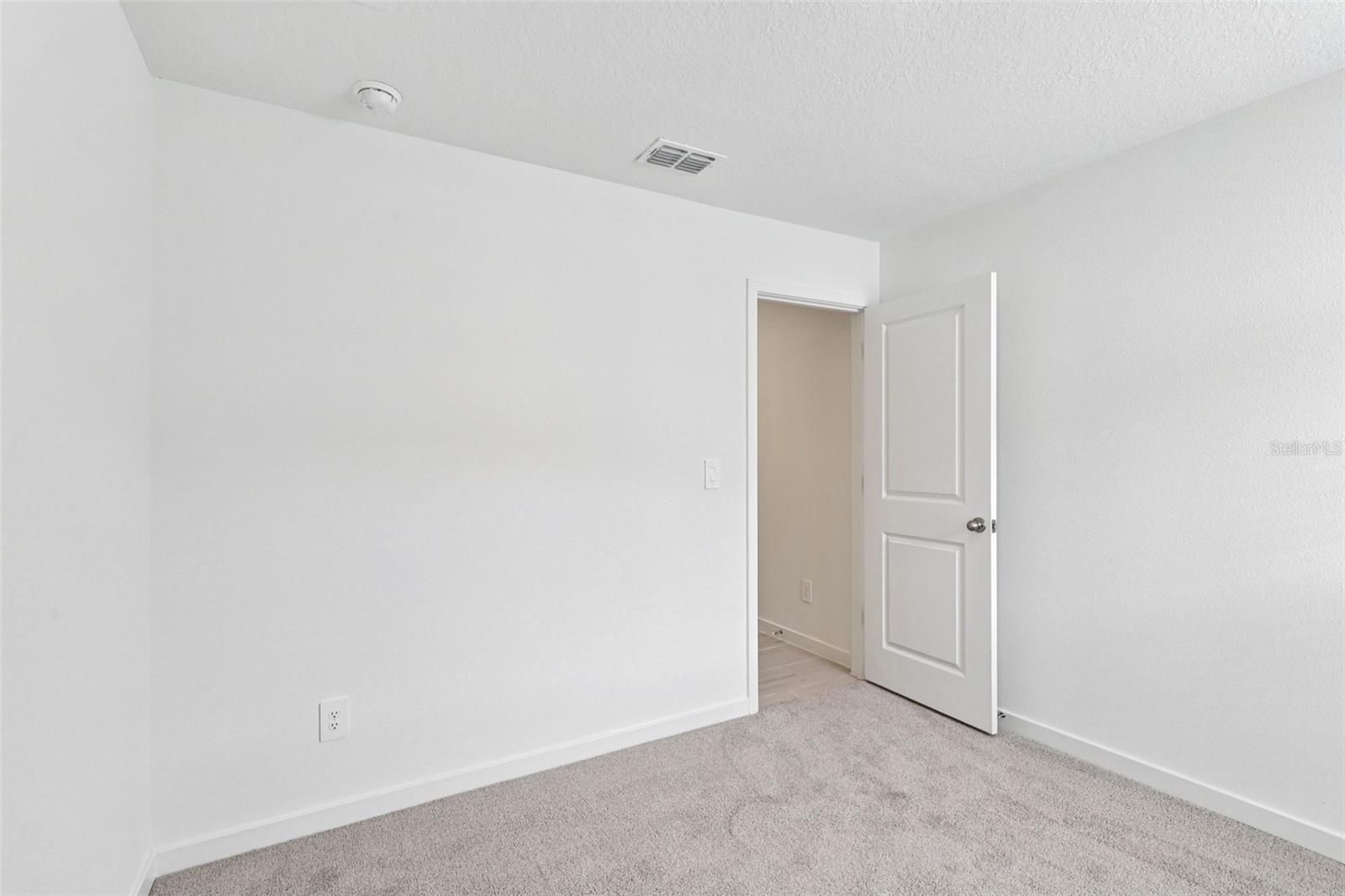 Image 22 of 31 For 14 Dilly Court