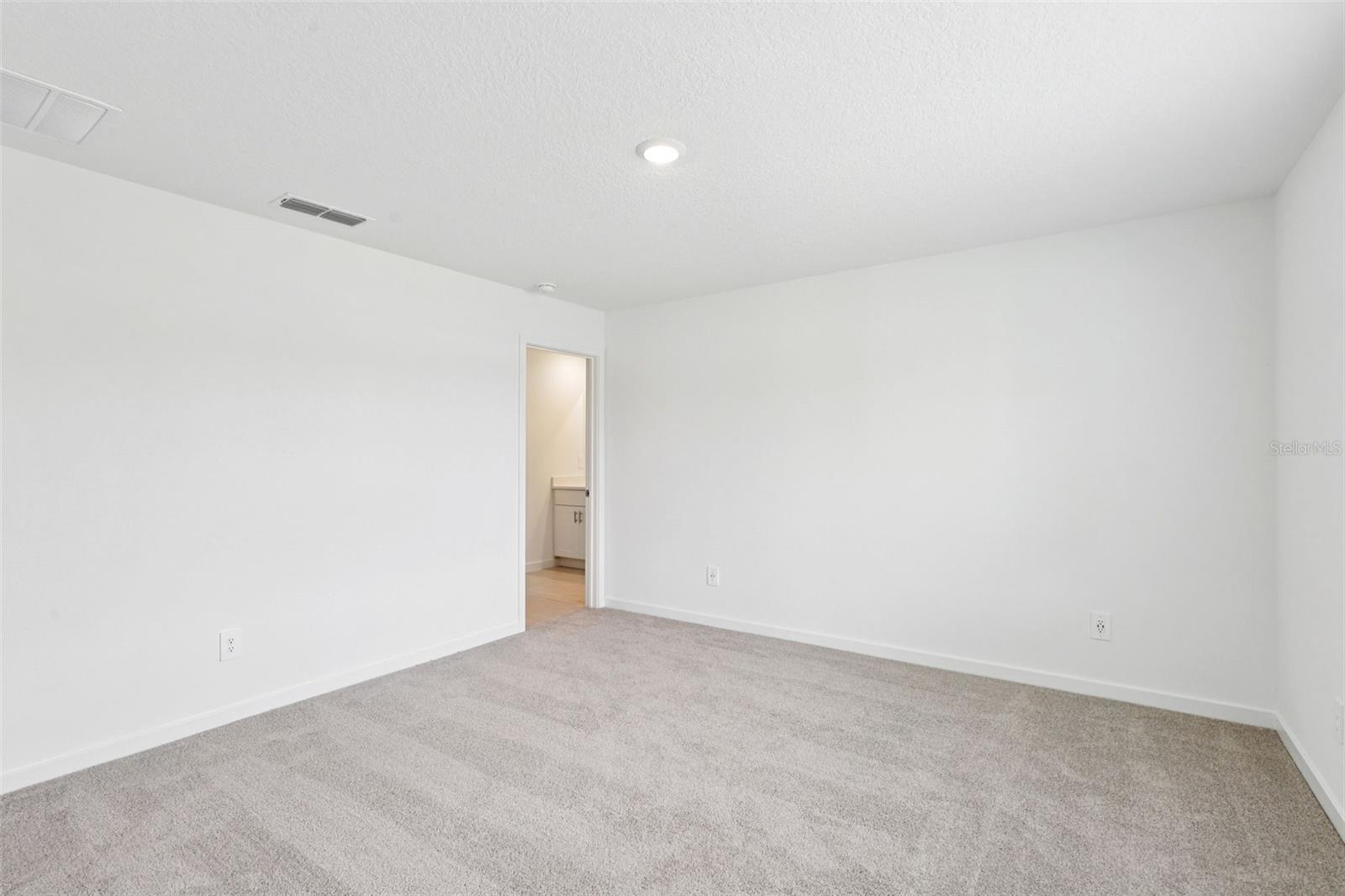 Image 23 of 31 For 14 Dilly Court