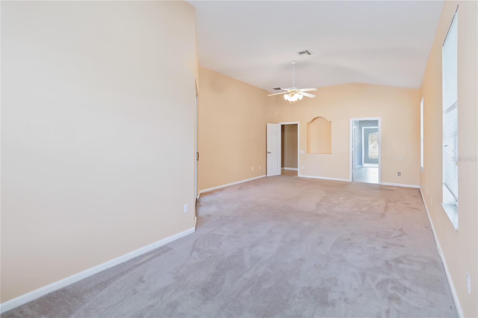 Image 14 of 30 For 124 Blue Creek Drive