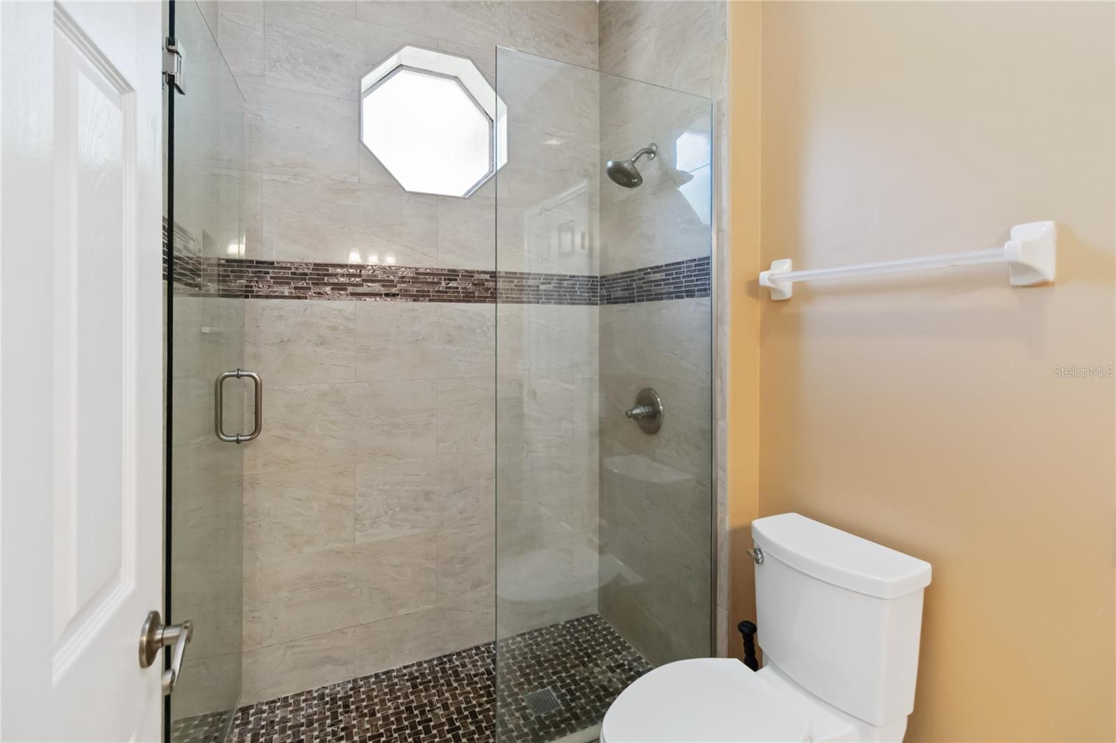 Image 19 of 30 For 124 Blue Creek Drive