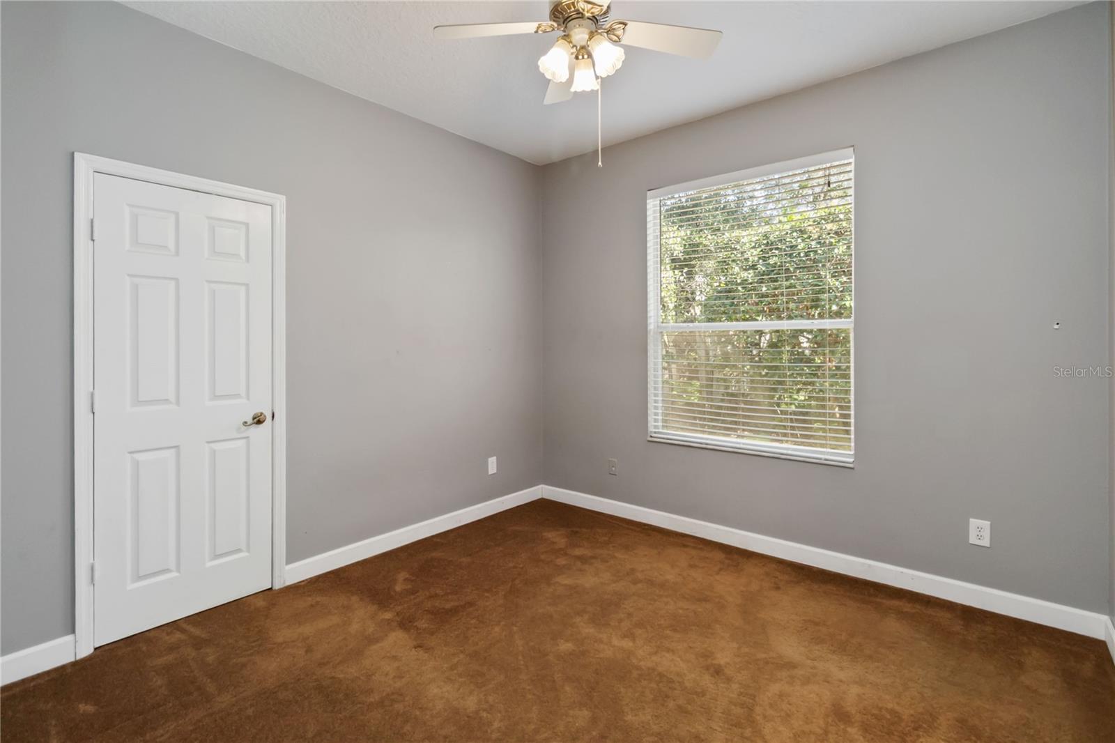 Image 20 of 30 For 124 Blue Creek Drive