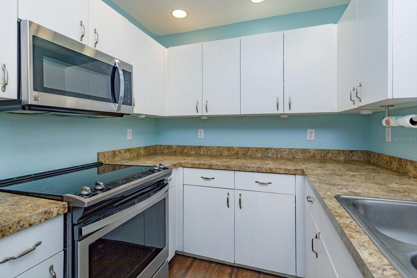 Image 13 of 25 For 310 Berckman Street