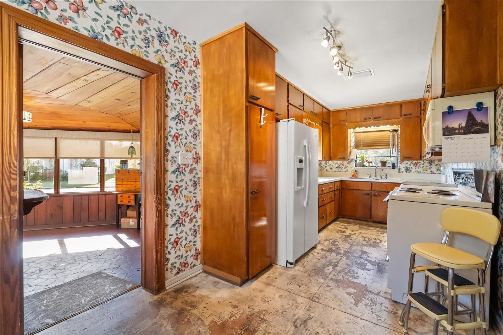 Image 7 of 32 For 205 Surprise Drive