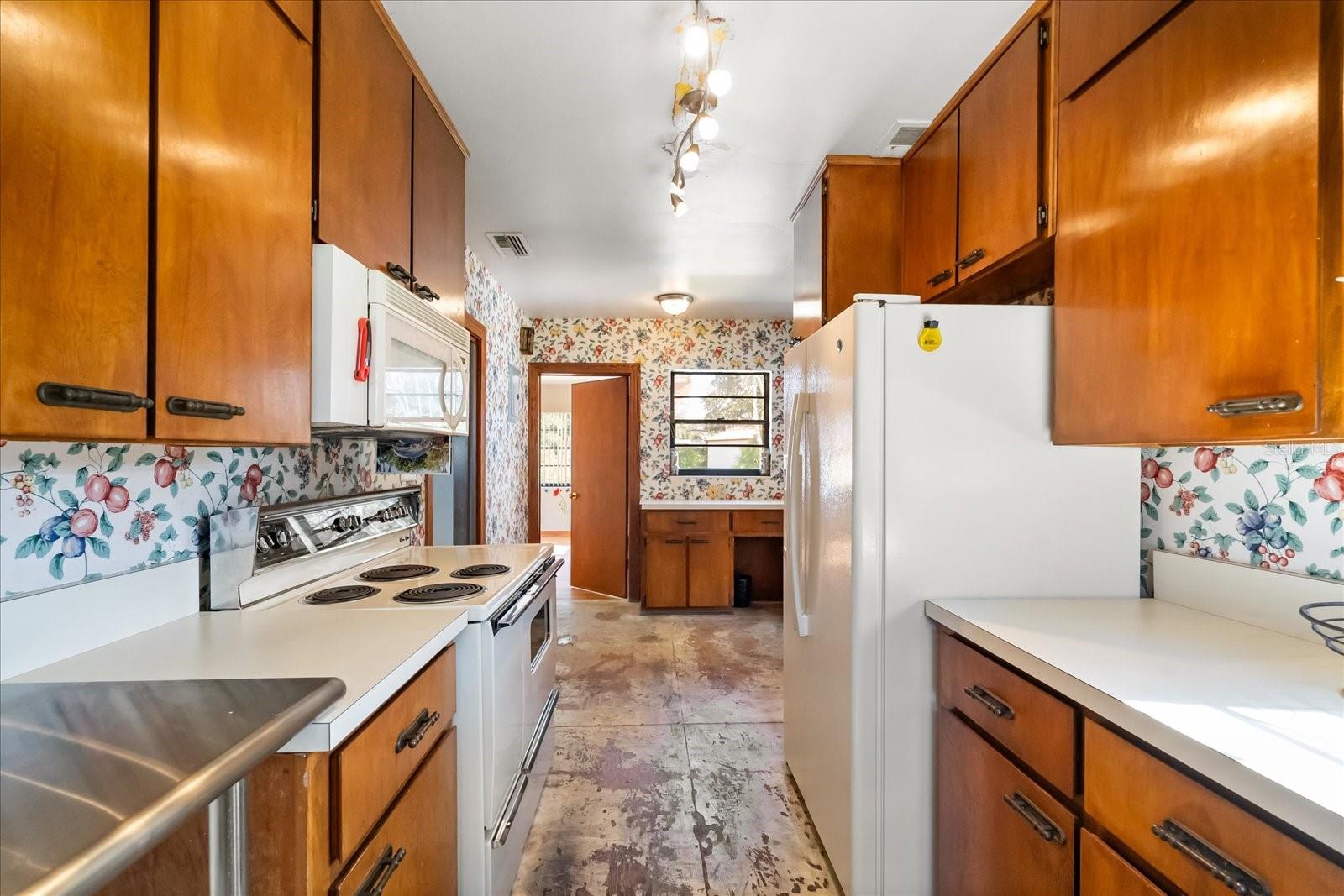 Image 9 of 32 For 205 Surprise Drive