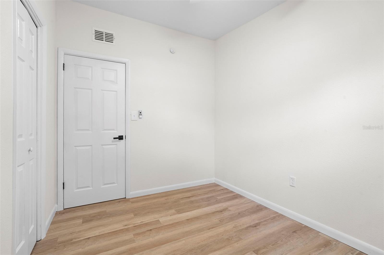 Image 25 of 47 For 3202 Kathleen Drive