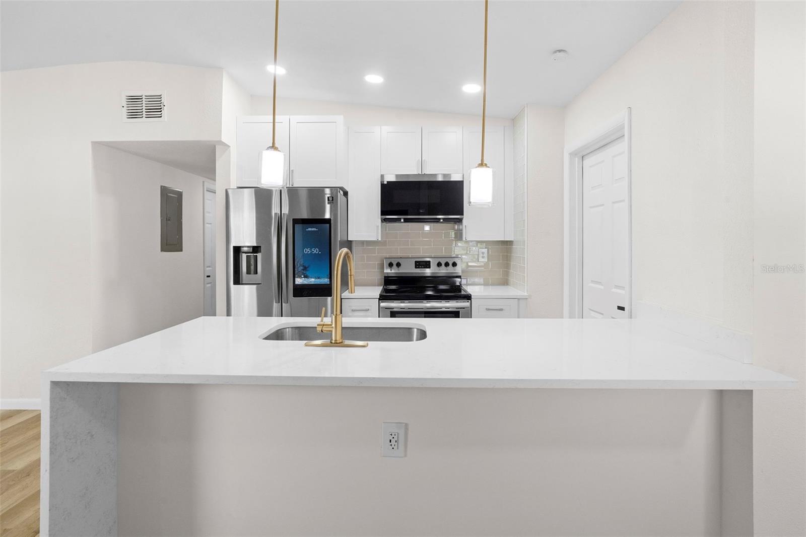 Image 7 of 47 For 3202 Kathleen Drive