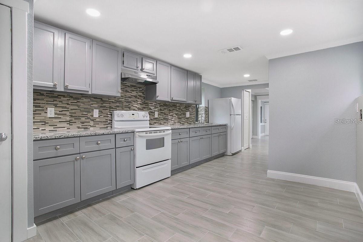 Image 13 of 35 For 1906 Murdock Boulevard