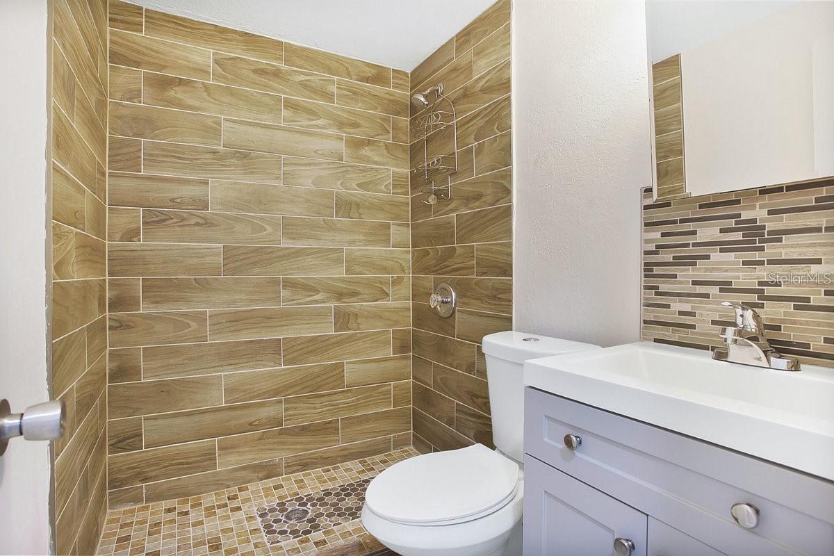 Image 17 of 35 For 1906 Murdock Boulevard