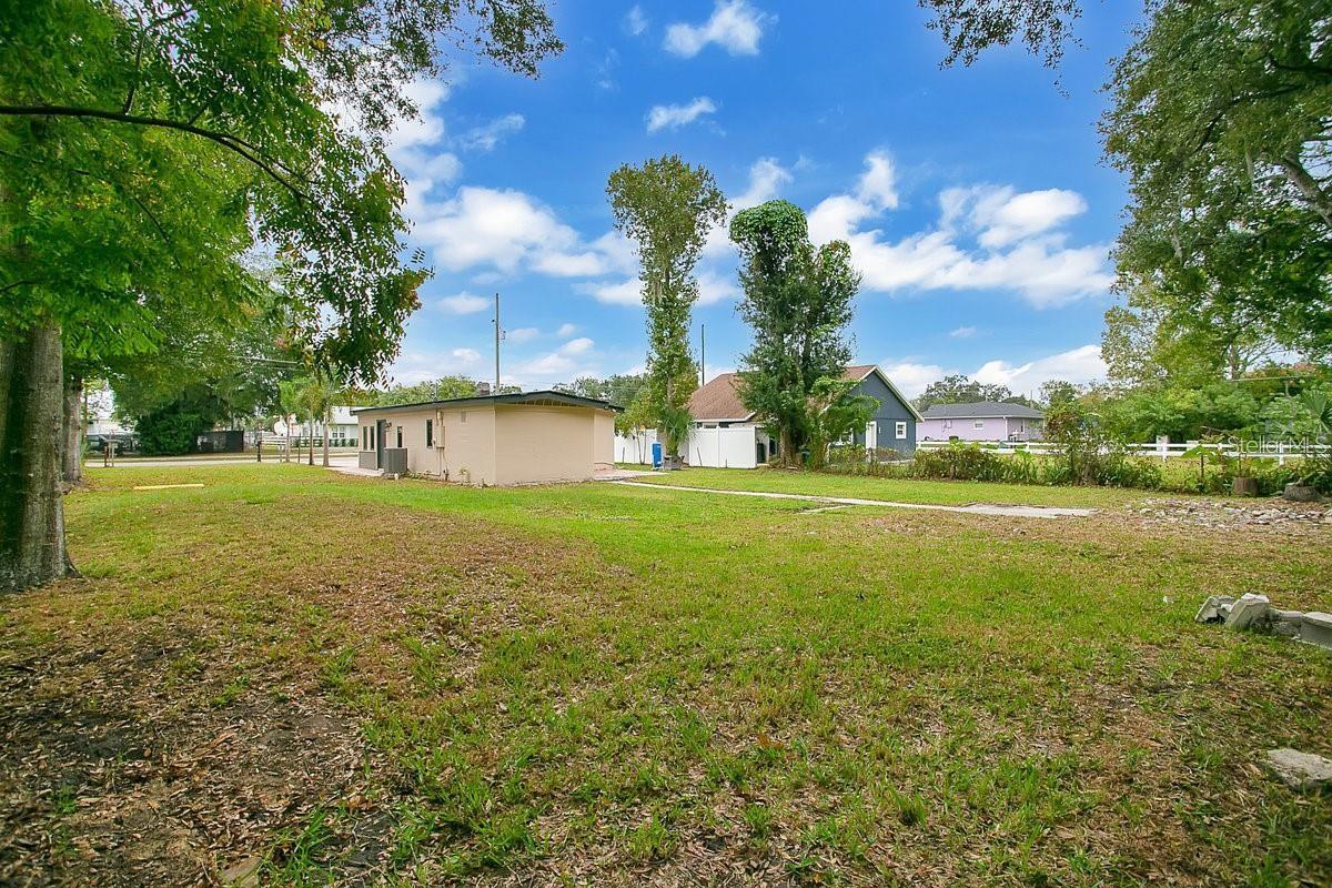 Image 22 of 35 For 1906 Murdock Boulevard