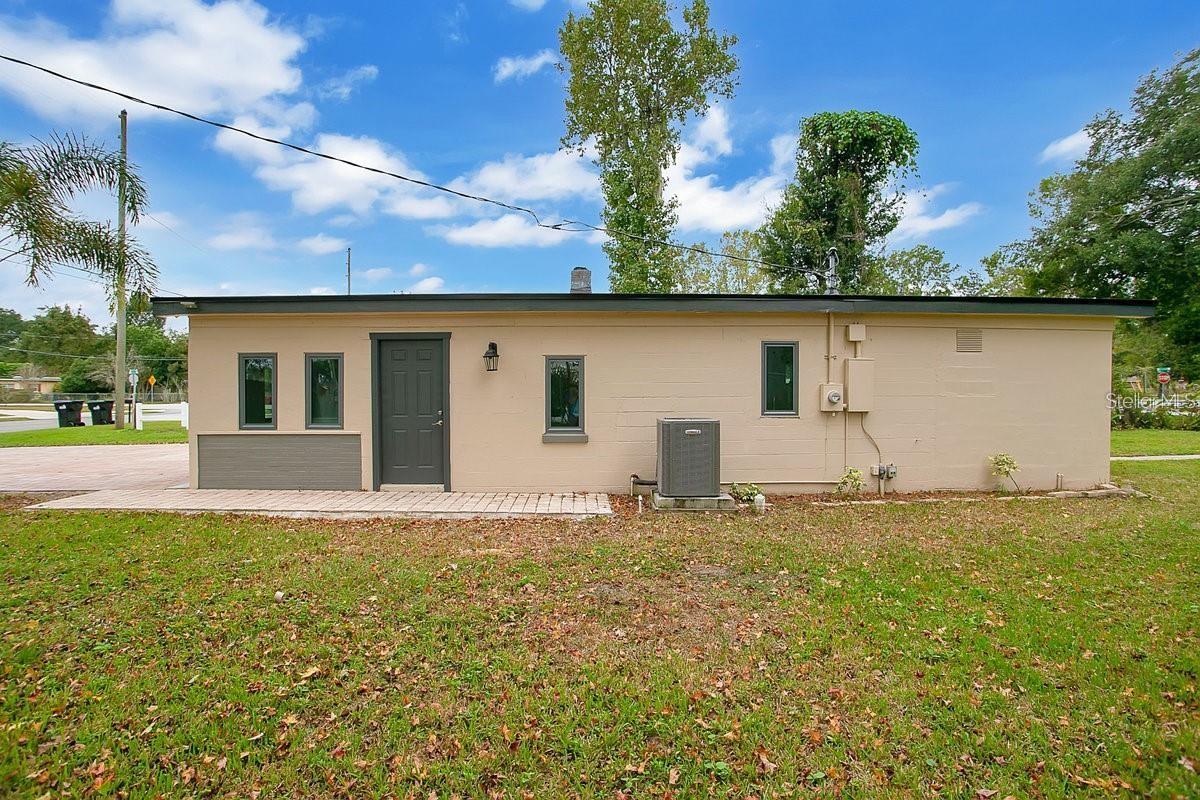 Image 3 of 35 For 1906 Murdock Boulevard