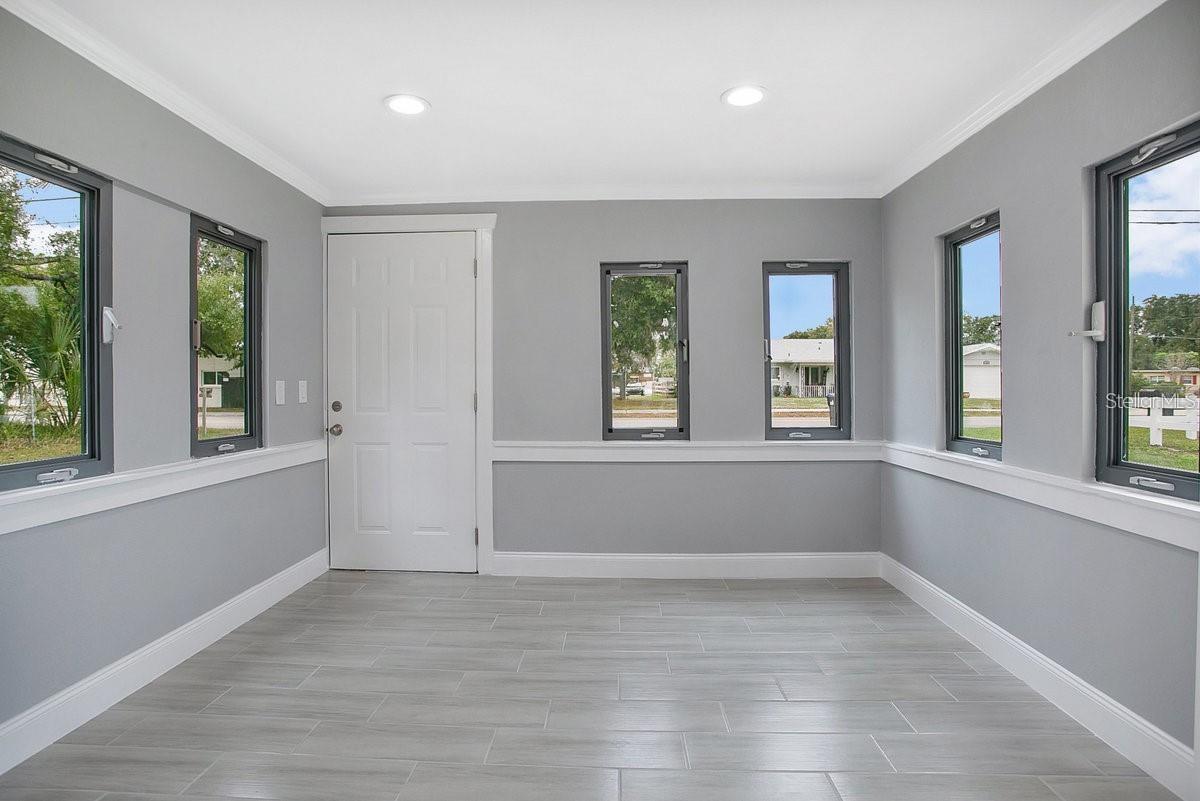 Image 6 of 35 For 1906 Murdock Boulevard