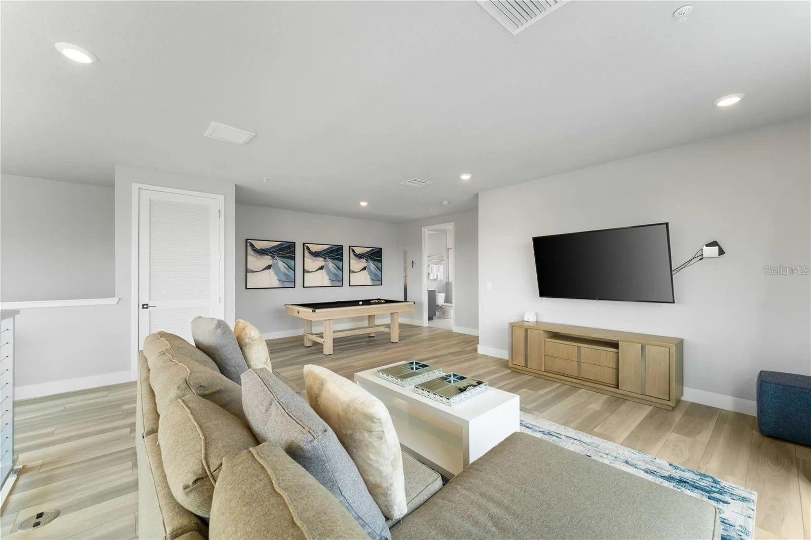 Image 9 of 72 For 7740 Sandy Ridge Drive 211