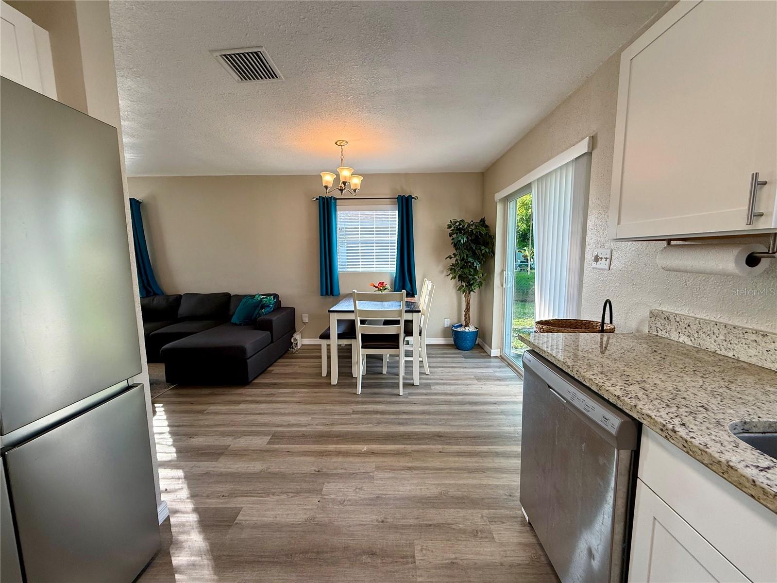 Image 4 of 12 For 5017 Ute Street