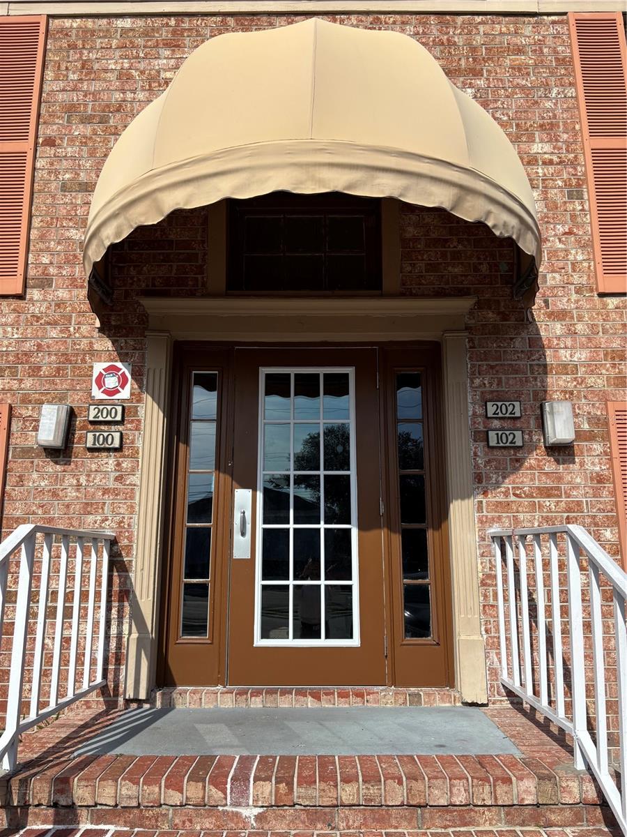 Image 11 of 11 For 404 Banyon Tree Circle 200