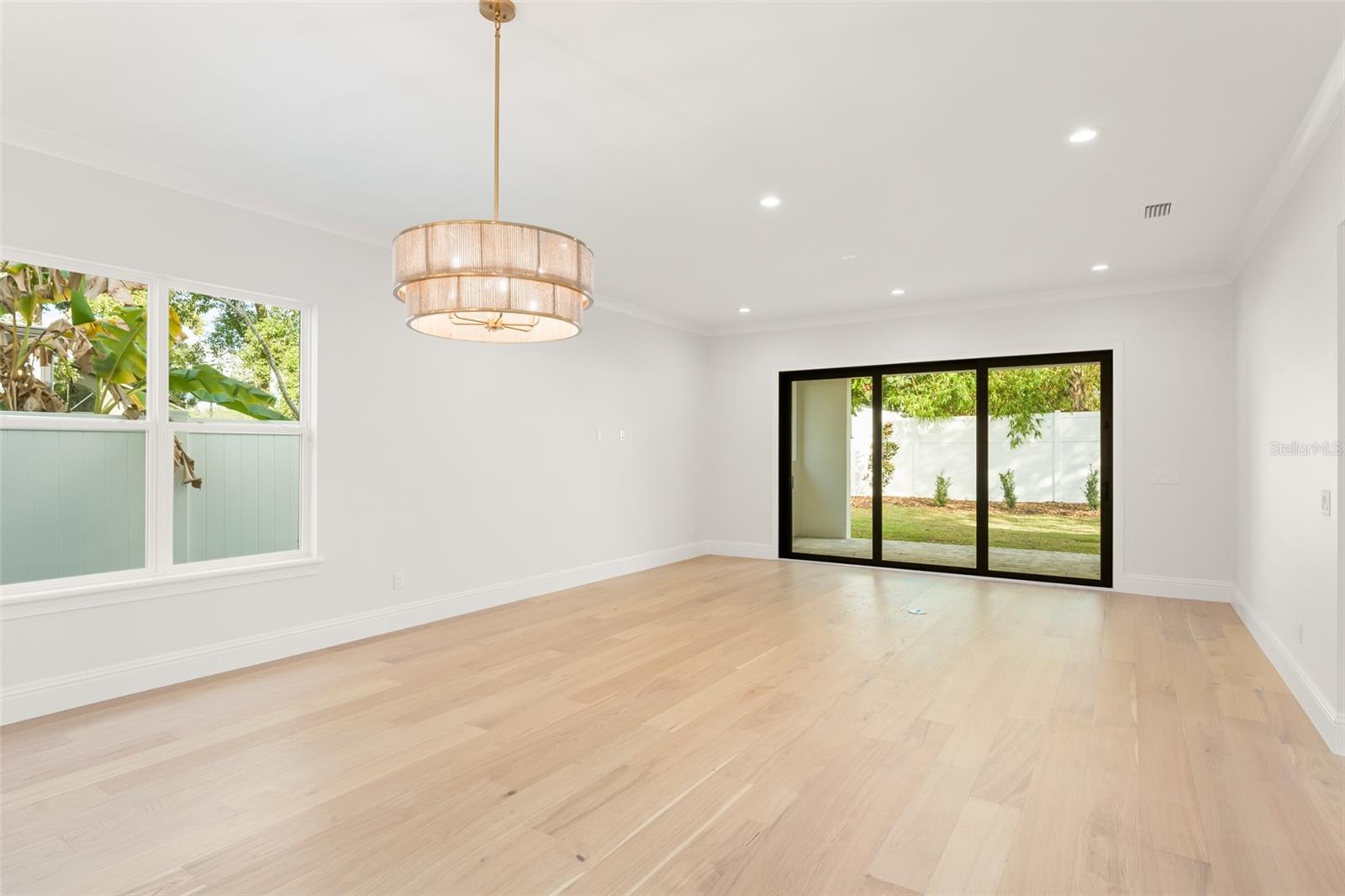 Image 19 of 52 For 119 Glenwood Avenue