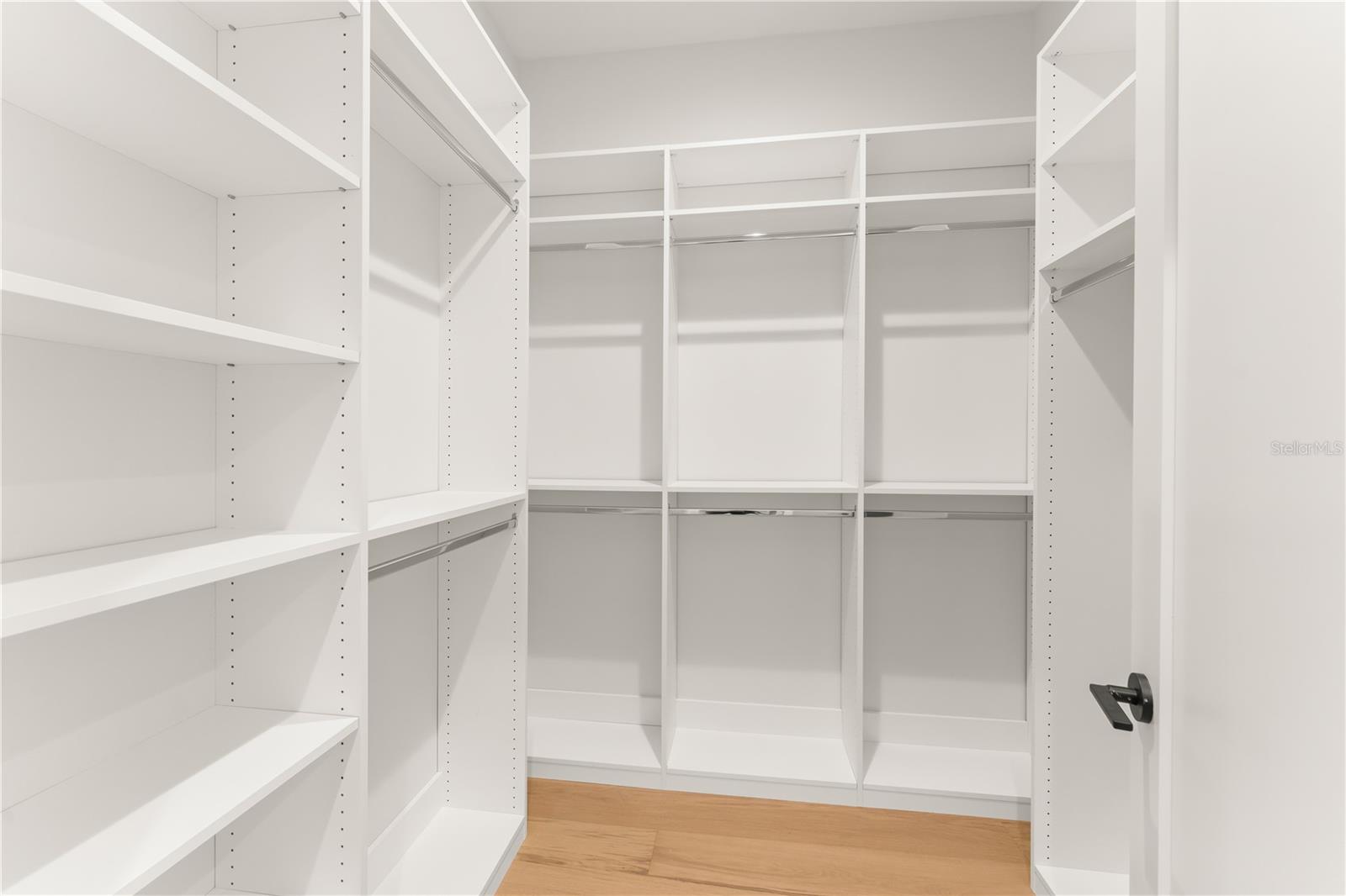 Image 24 of 52 For 119 Glenwood Avenue