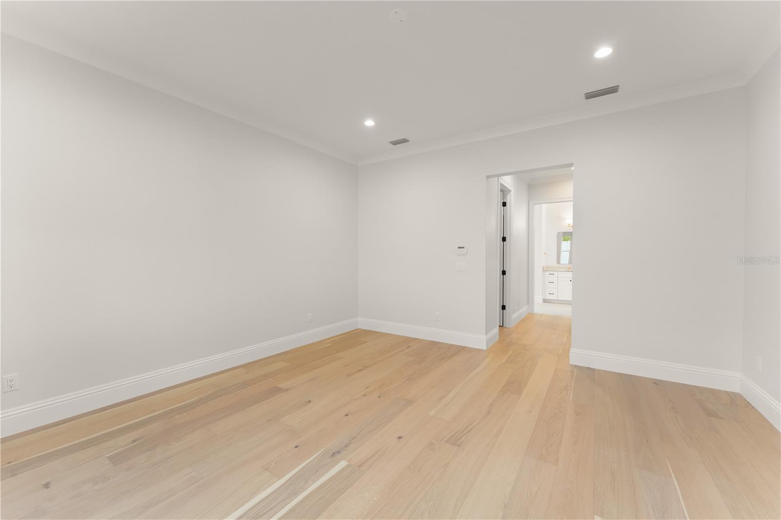 Image 25 of 52 For 119 Glenwood Avenue