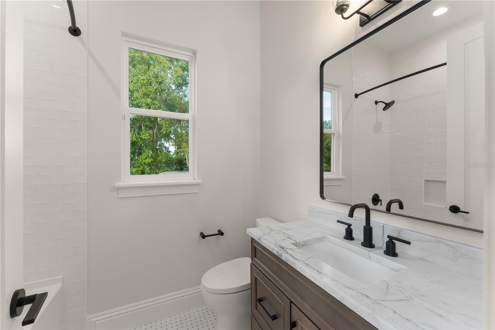 Image 35 of 52 For 119 Glenwood Avenue