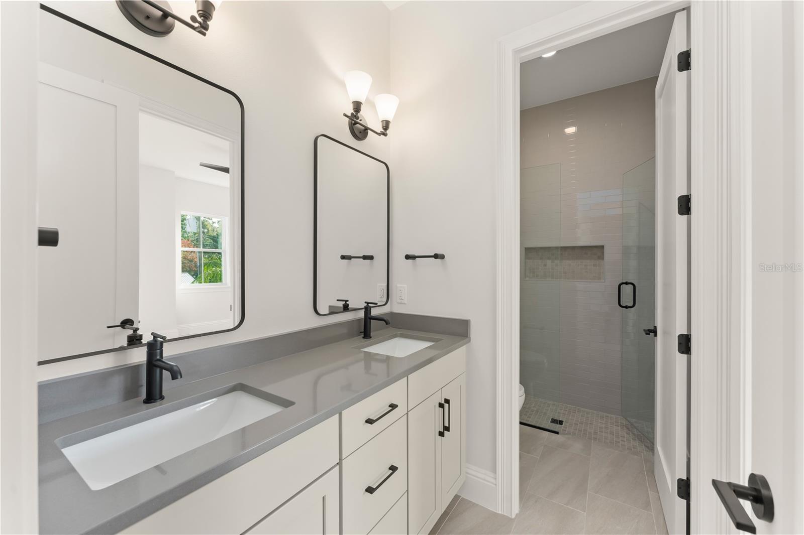 Image 39 of 52 For 119 Glenwood Avenue