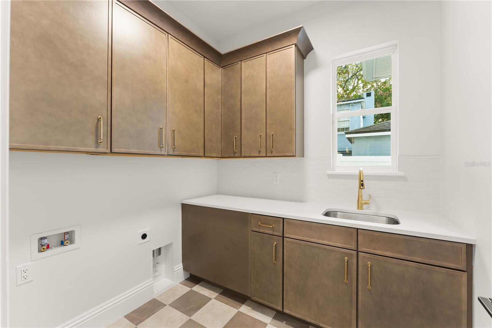 Image 43 of 52 For 119 Glenwood Avenue