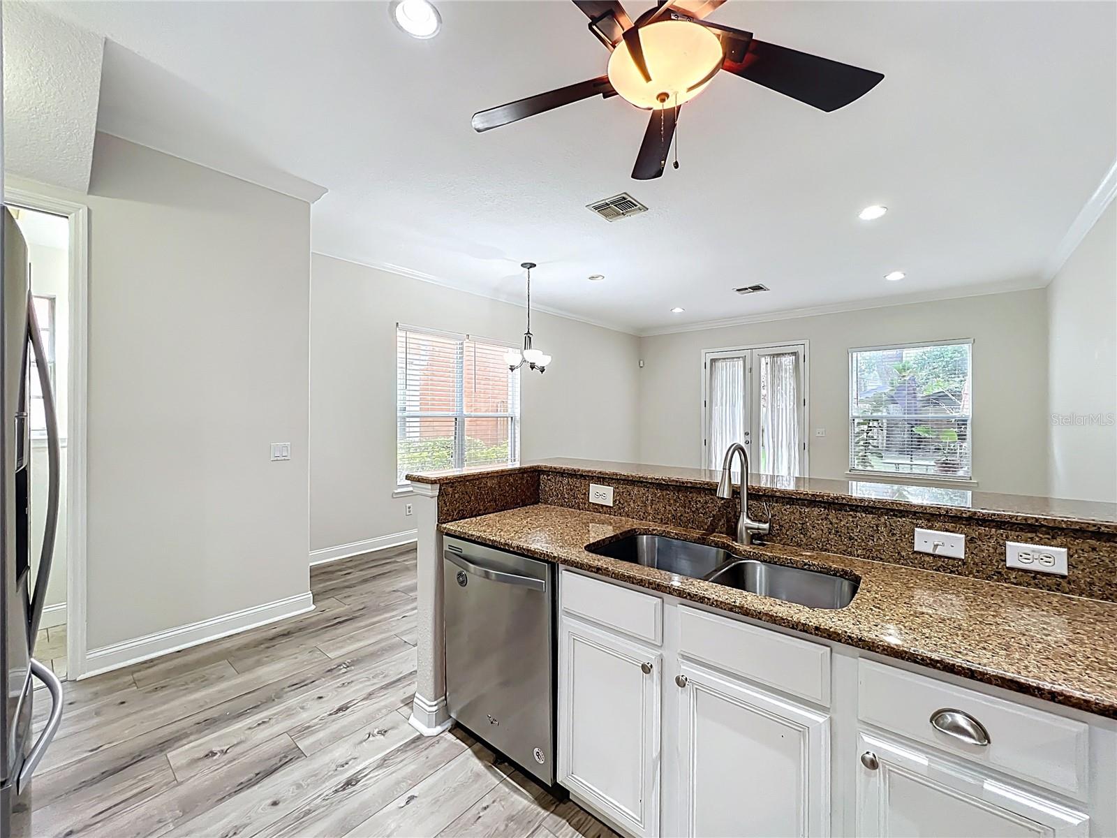 Image 11 of 33 For 2806 Washington Street S