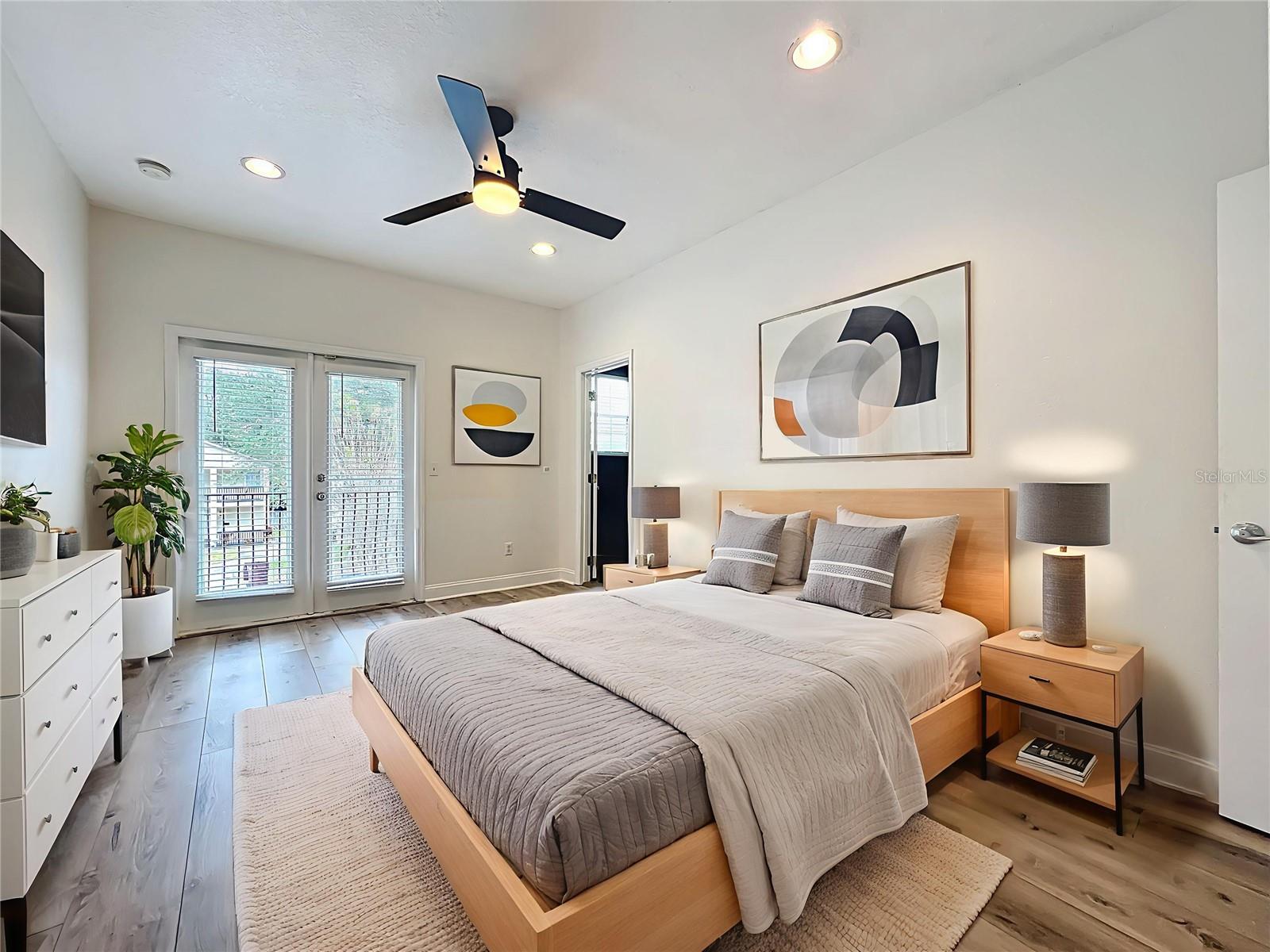 Image 17 of 33 For 2806 Washington Street S