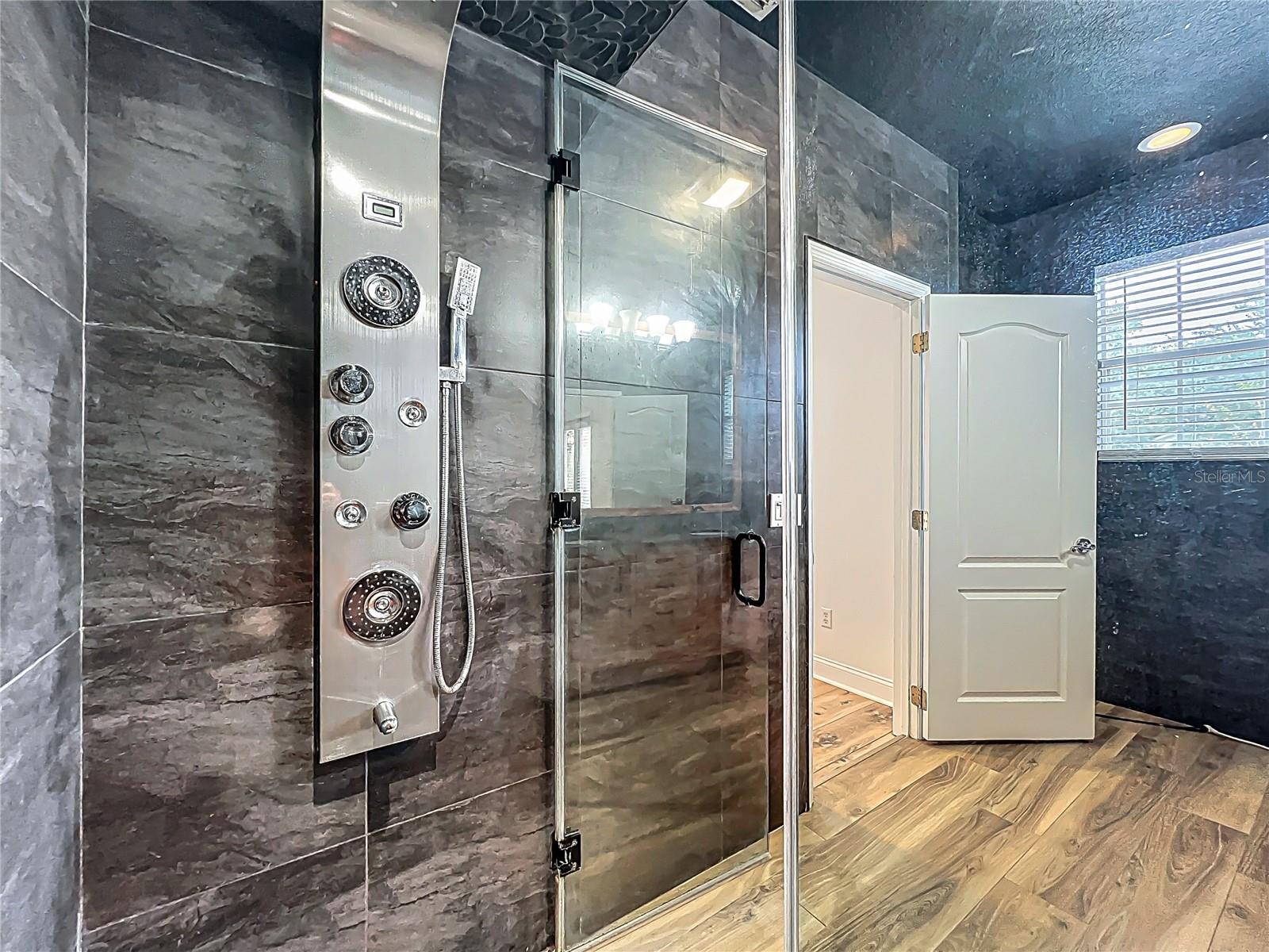 Image 20 of 33 For 2806 Washington Street S