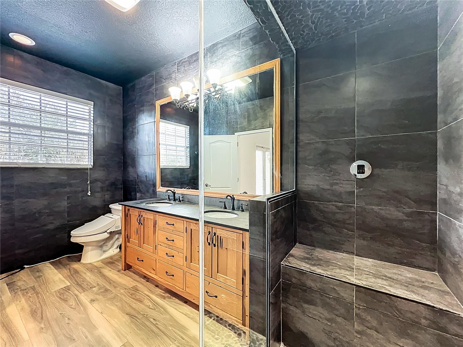 Image 21 of 33 For 2806 Washington Street S