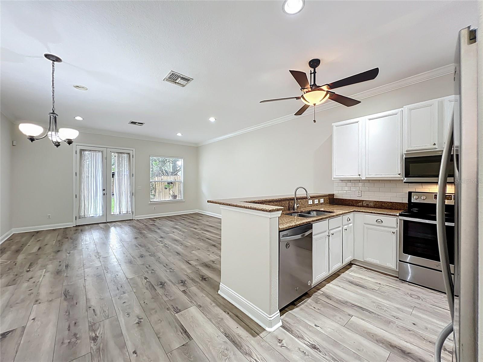 Image 7 of 33 For 2806 Washington Street S