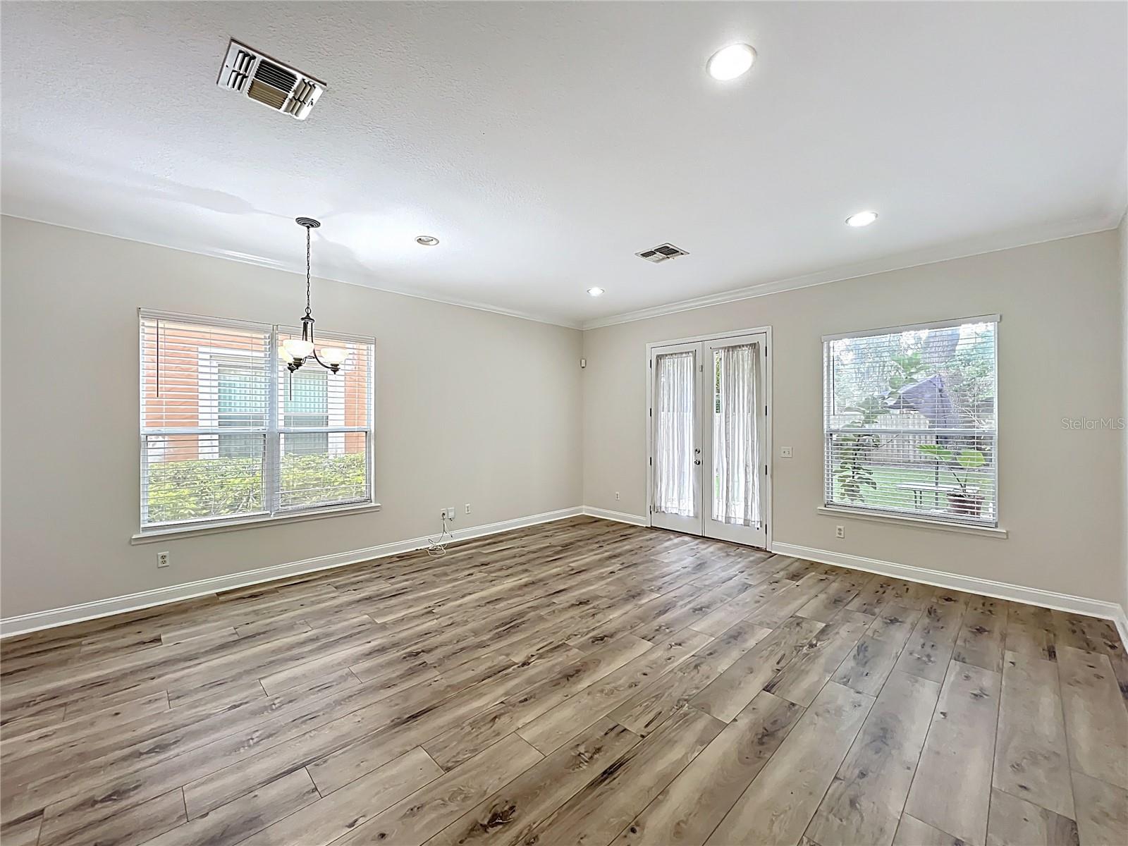 Image 9 of 33 For 2806 Washington Street S