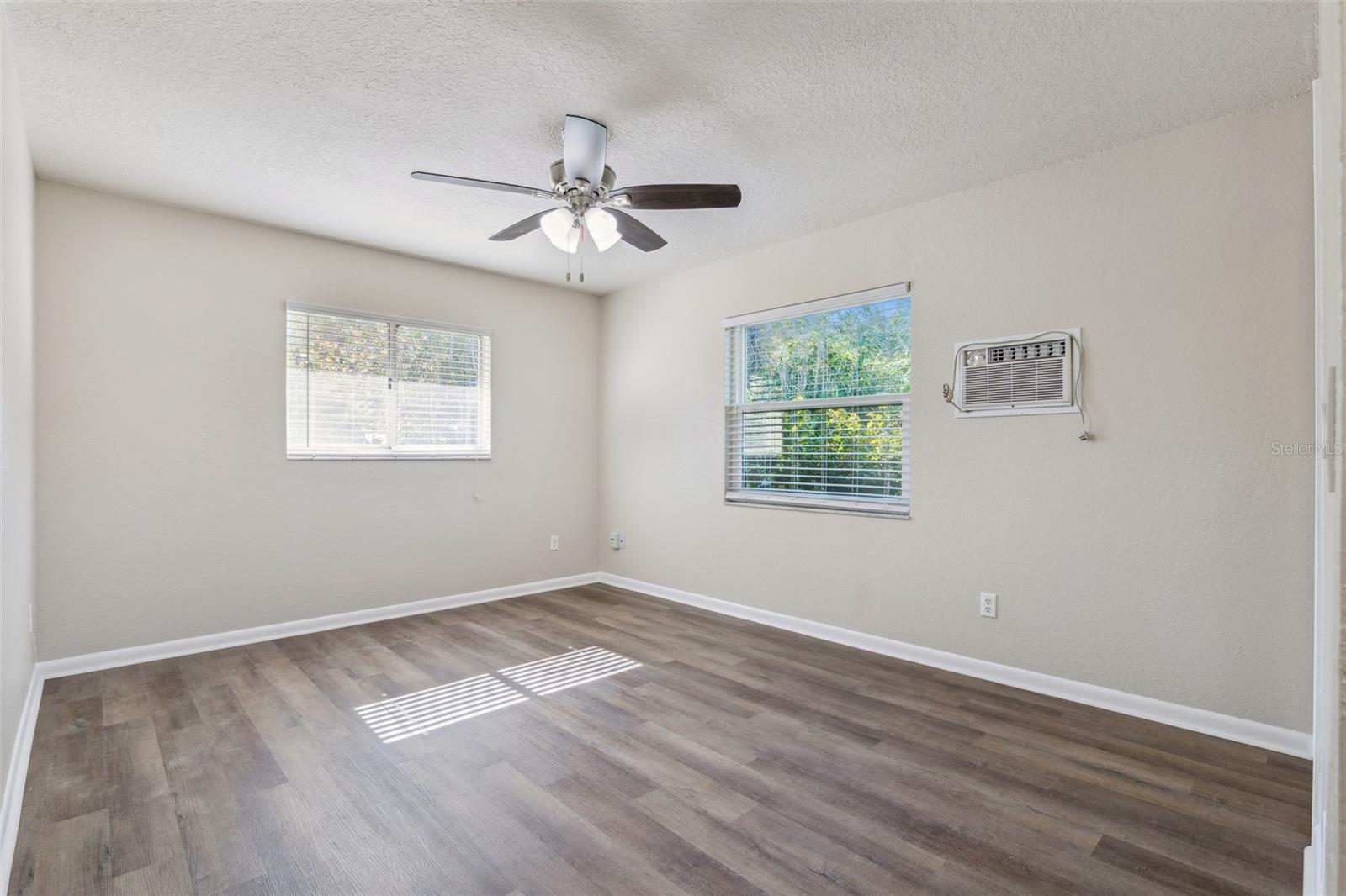 Image 24 of 37 For 1911 Beacon Street