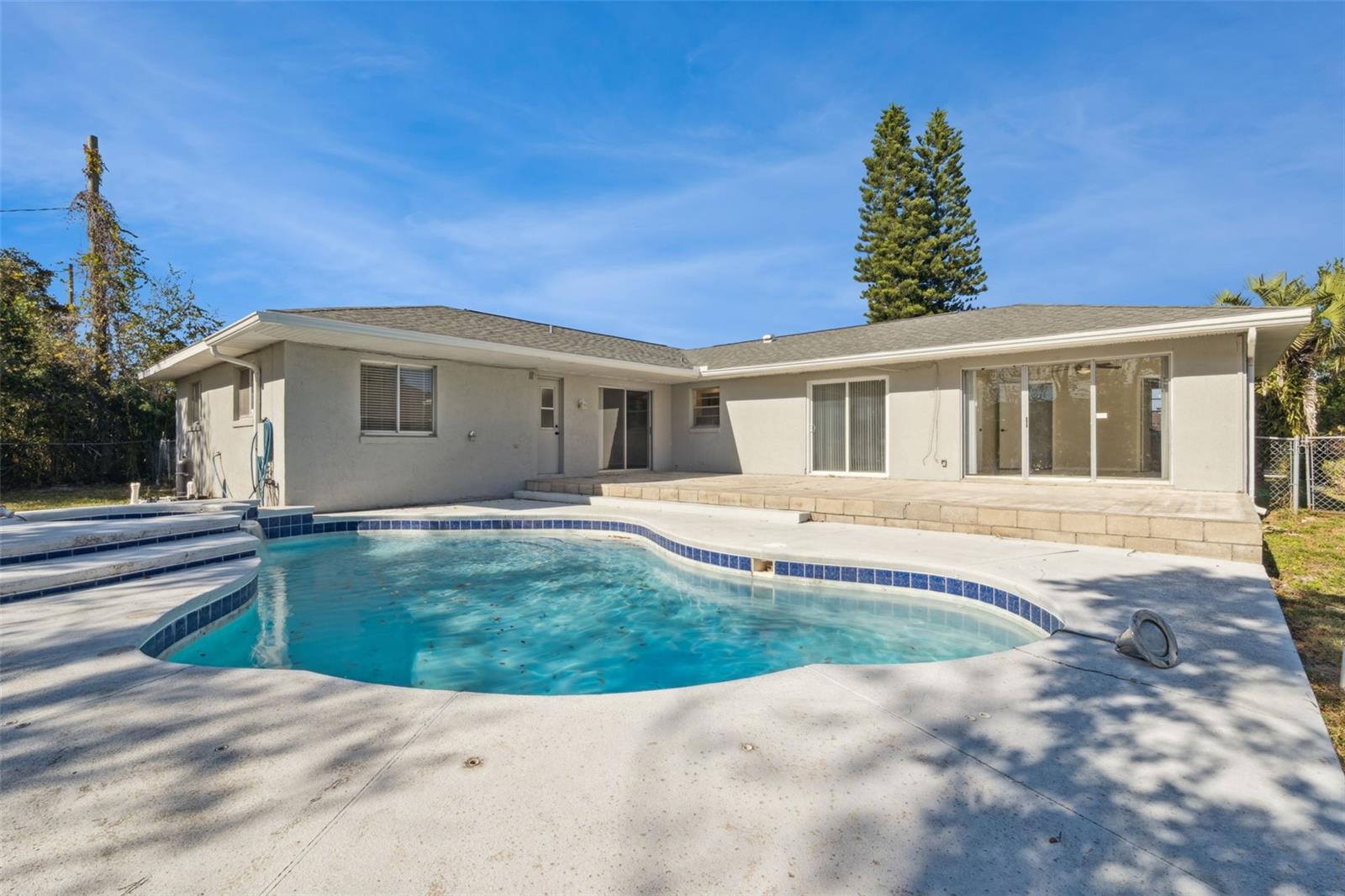 Image 28 of 37 For 1911 Beacon Street