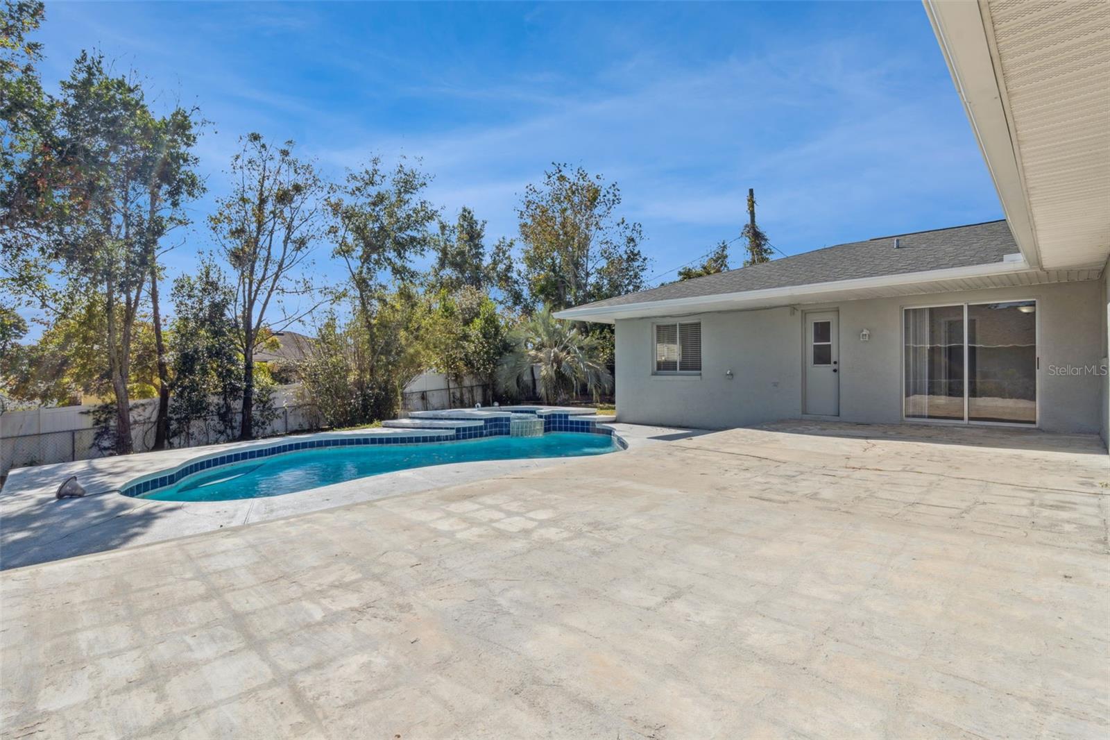 Image 30 of 37 For 1911 Beacon Street