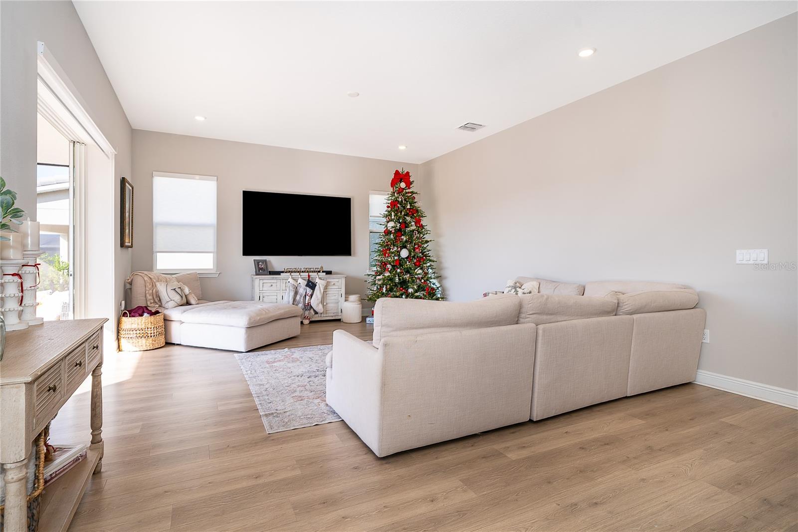 Image 21 of 55 For 16033 Volterra Point