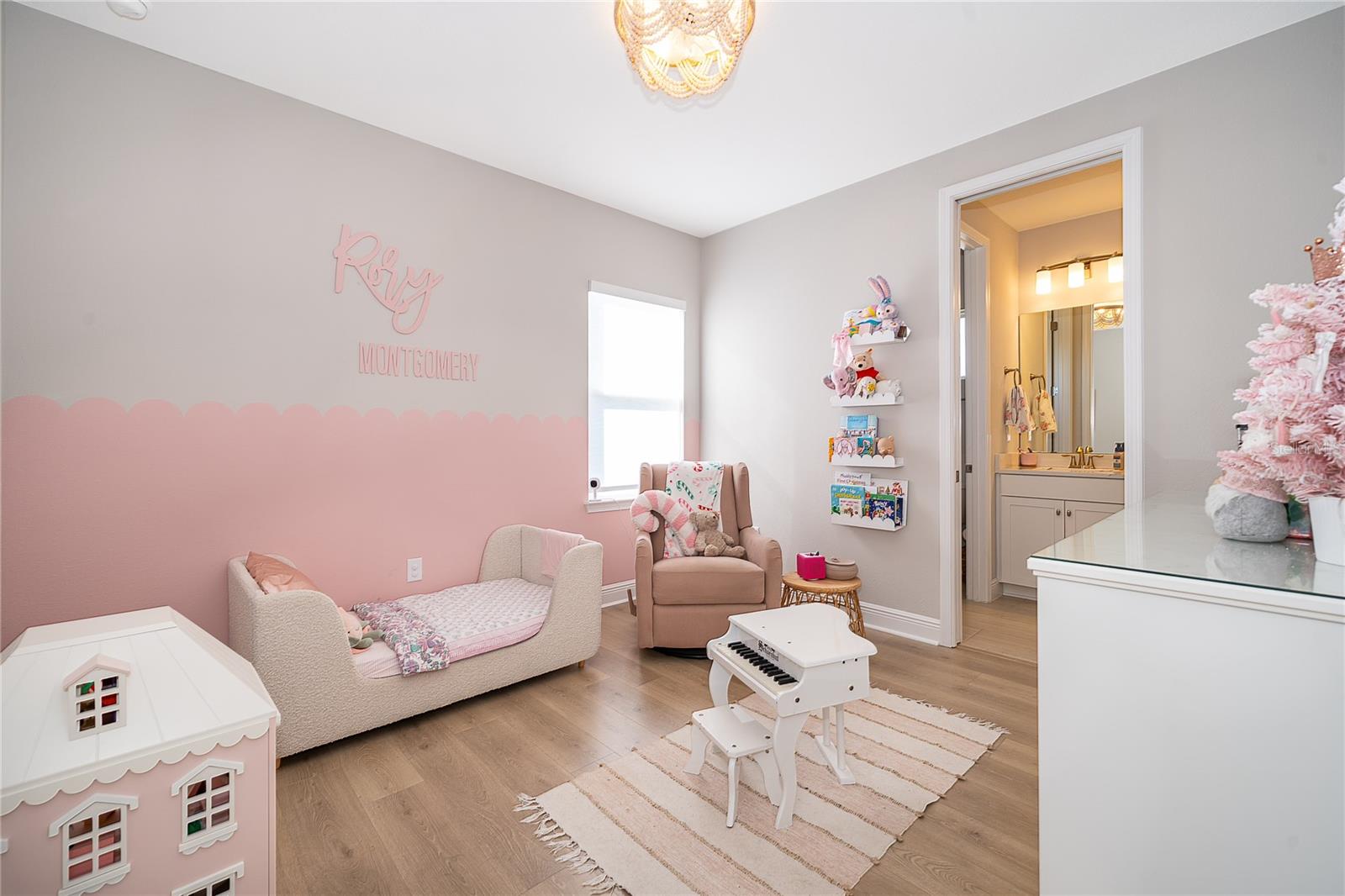 Image 25 of 55 For 16033 Volterra Point